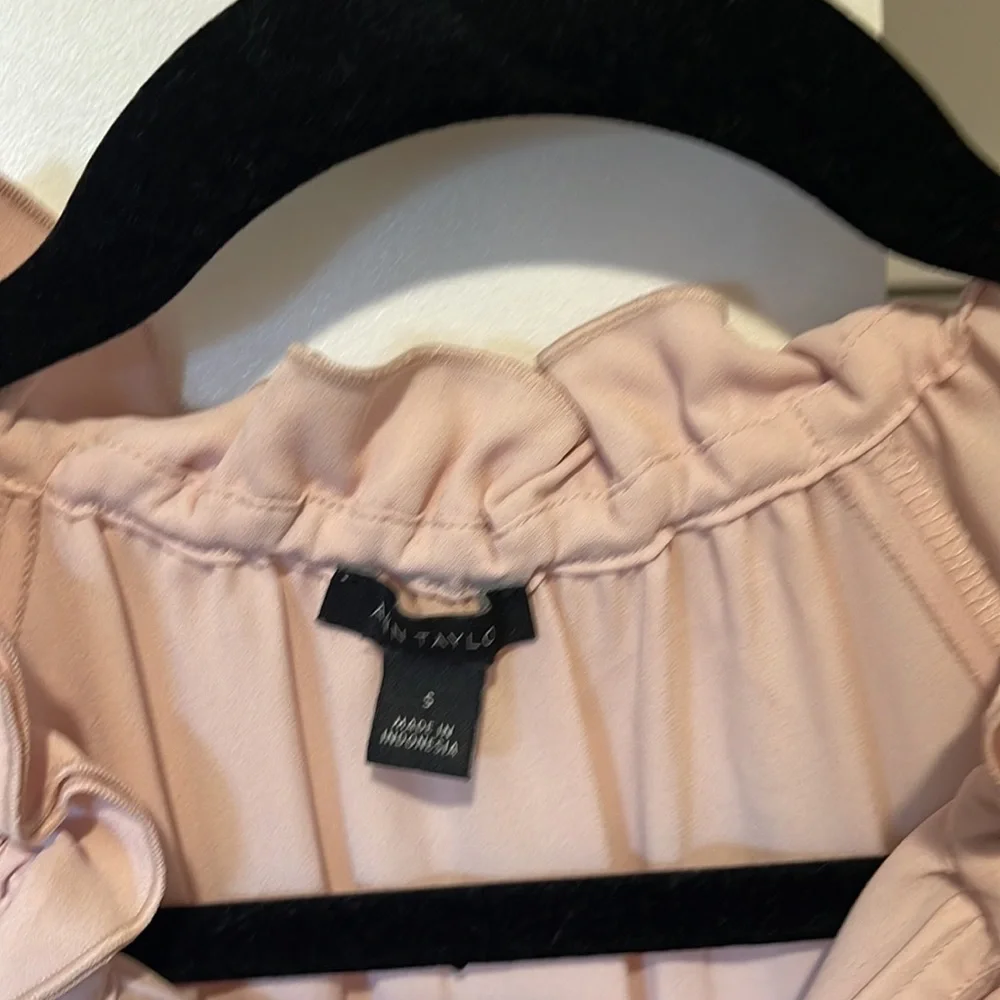 EUC Ann Taylor Ruffle Blouse - small - Picture 2 of 8